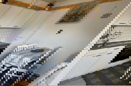 Foto 3 - Attractive Apartment Near Town Center