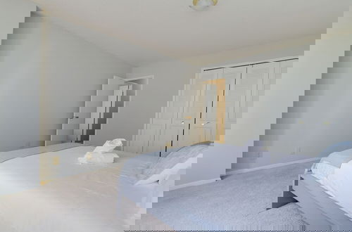Photo 11 - Awesome 2 BR Condo Crystal City