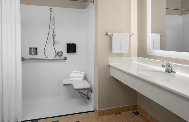 Larkspur Landing Extended Stay Suites Hillsboro - Photo 18