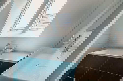 Foto 8 - Sustainable Water Villa With Sauna