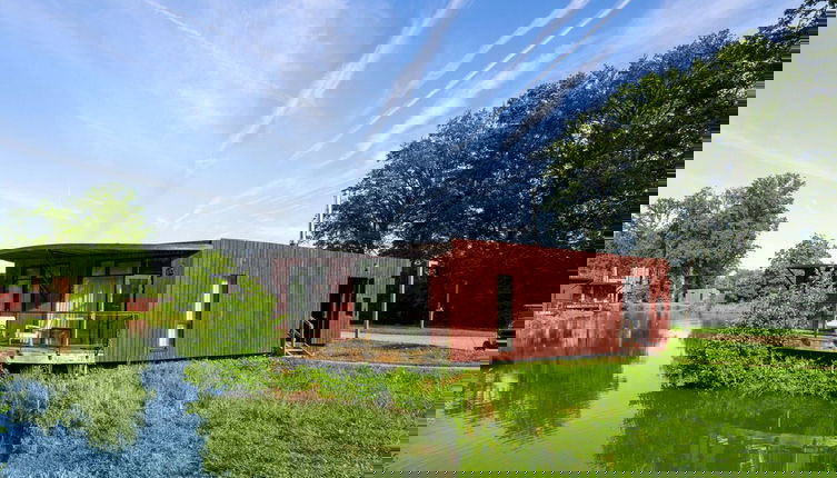 Foto 1 - Lake Bungalow With Terrace by Belvilla