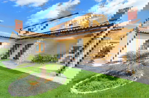 Photo 1 - Villa in Kma?i?i With Private Pool