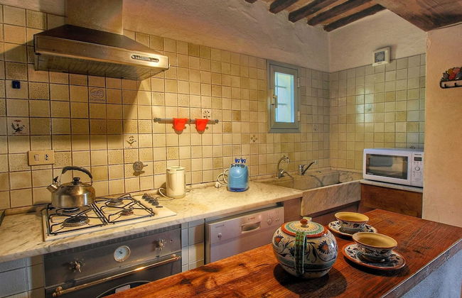 Cozy Farmhouse with Swimming Pool in Le Tolfe near Florence - Photo 10