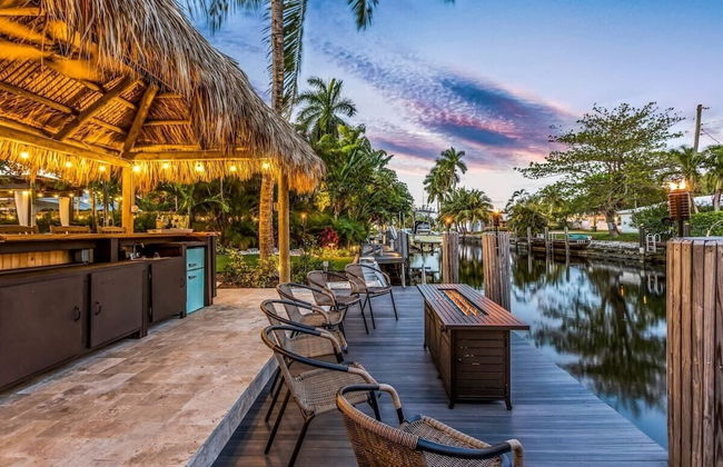 50% off New Waterfront Oasis Mins Beach, Eats, Shop - Foto 47