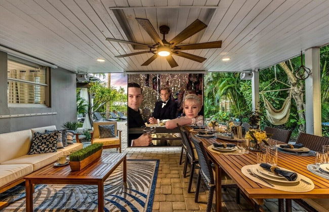 50% off New Waterfront Oasis Mins Beach, Eats, Shop - Foto 42