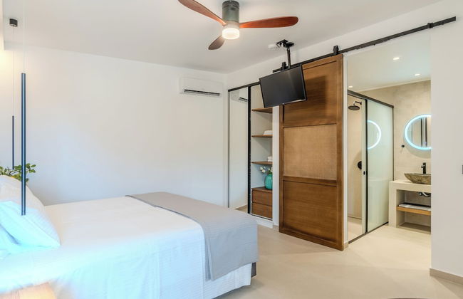 VENTUS Luxury Suites - Photo 32