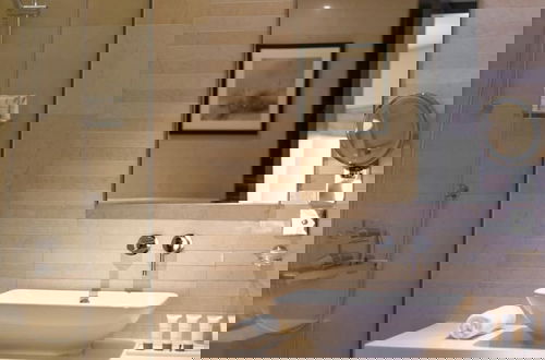 Foto 15 - Elegant 1BR Near Wafi Mall Central Dubai Stay