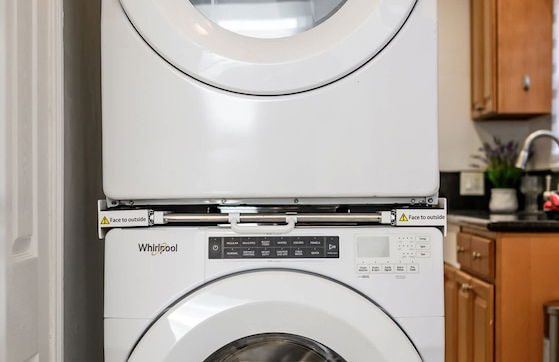 Comfortable Home Near LA With Full Kitchen & Laundry - Photo 32
