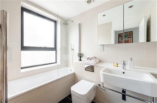 Photo 13 - Chic 1 Bed Apartment in Kings Cross