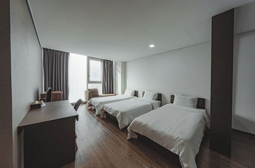 Photo 19 - Brown Suites Hotel Sinchon Central