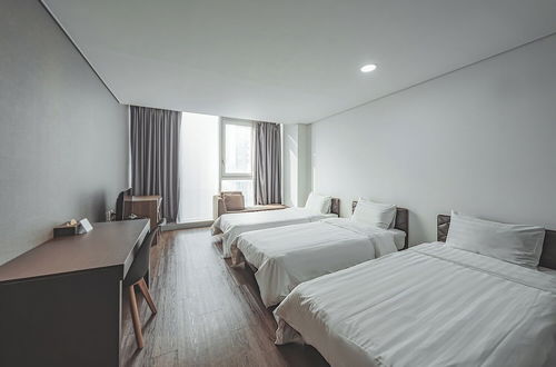 Photo 21 - Brown Suites Hotel Sinchon Central