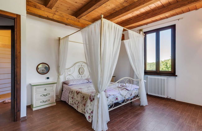 Villa in Piandimeleto With Pool & Sauna - Foto 3