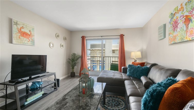 Photo 1 - 2Bed 2Bath with Patio on 11 Collins ave