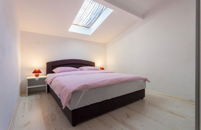 Apartment in Sveti Vid Near the Adriatic - Photo 4