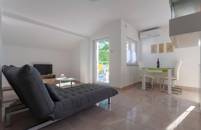 Apartment in Sveti Vid Near the Adriatic - Photo 9