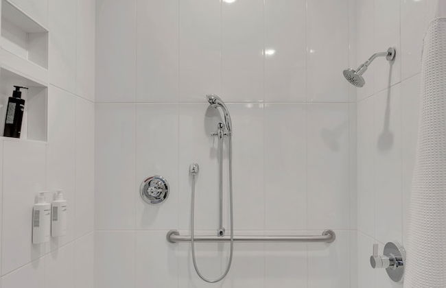 The Grove by AvantStay – Stylish Group Stay with Private Bathrooms - Foto 63