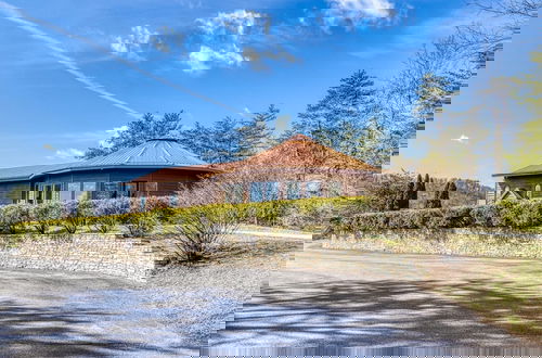 Foto 42 - Mountain Valley Revival - Brand New Renovations, Close To Town, Panoramic Mountain Views!! 2 Bedroom Cabin by RedAwning
