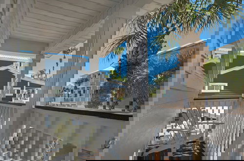 Foto 58 - Steps to the Beach + Private Pool & Free Beach Set Up