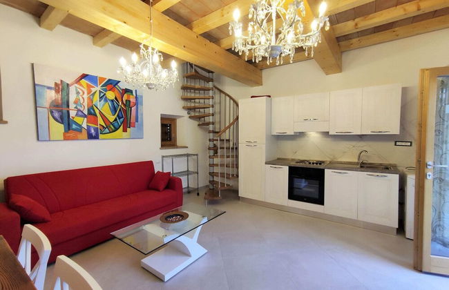New Tuscan Villa With Pool - Photo 24