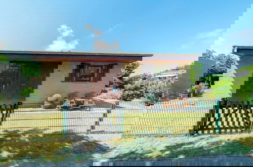 Foto 1 - Cozy Bungalow With Garden