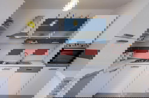 Foto 4 - Modern Apartment With Balcony and Garden