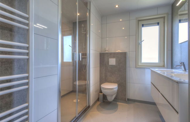 Modern Chalet With Combi Microwave, Near Rockanje - Photo 8