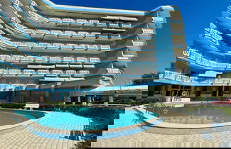 Photo 1 - Central Apartment With Shared Pool