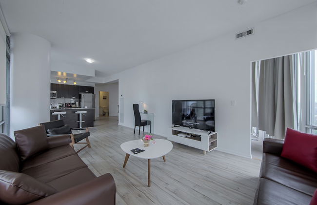 Altitude Suites Bay Street by Teristo Group - Photo 20