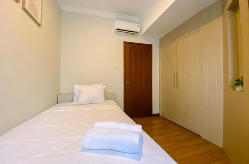 Photo 5 - Cozy 2 Bedrooms Sudirman Tower Apartment by Travelio