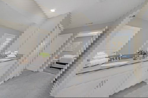 Foto 31 - 9 Bedroomss/ Storey Lake Game Room Too Home by RedAwning