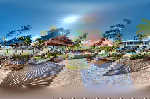 Photo 12 - Perfectly Located in the Heart of Seven Mile Beach by RedAwning