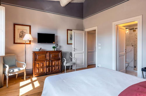 Photo 14 - Impressive 4 Bedroom Apartment in Front of Pitti Palace Piazza Pitti I