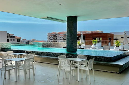 Foto 40 - Top Floor Loft Building Amazing Rooftop Pool