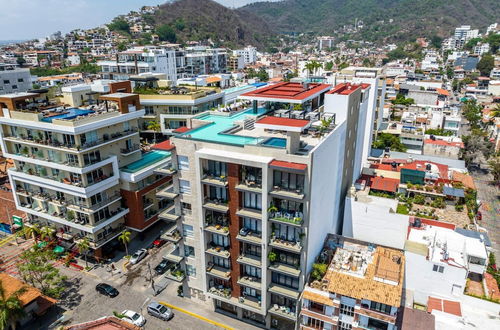 Photo 39 - Top Floor Loft Building Amazing Rooftop Pool