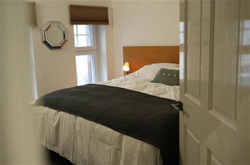 Foto 3 - Charming 1-bed & Balcony Flat in Merthyr Tydfil