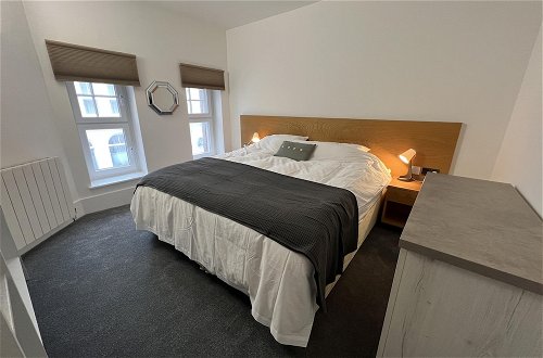 Photo 2 - Charming 1-bed & Balcony Flat in Merthyr Tydfil