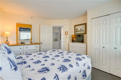 Photo 2 - Stunning Oceanfront 3 bedroom condo