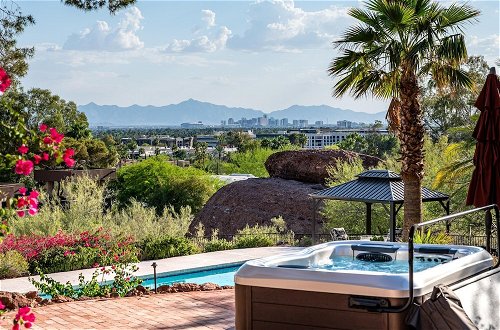 Photo 27 - Camelback Mountain Mid-century Modern Villa City Views Pool Hot Tub