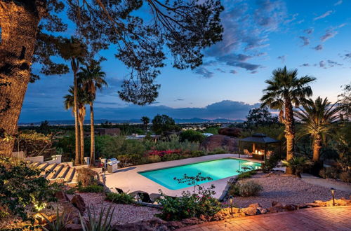 Photo 31 - Camelback Mountain Mid-century Modern Villa City Views Pool Hot Tub