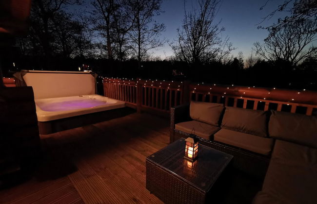 Starlight Log Cabin - With Hot Tub and Lake View - Foto 10