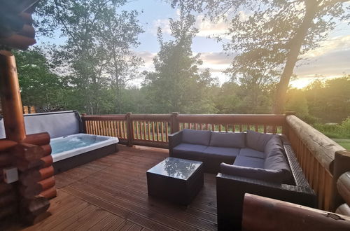 Photo 9 - Starlight Log Cabin - With Hot Tub and Lake View