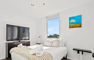 Photo 3 - Modern One Bedroom Apartment In Auckland Central