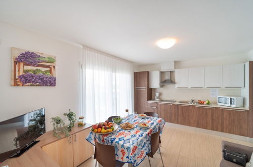 Photo 16 - Elegant Residenza Monica Two Bedroom C6 Sleeps 6