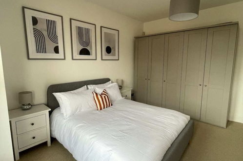 Photo 3 - Stylish & Peaceful 2BD Flat - Near Wimbledon