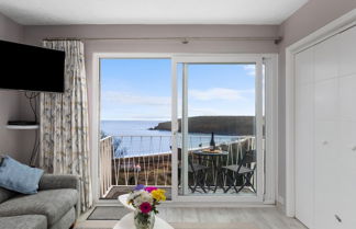 Photo 3 - Freshwater Bay - Sea View Apartment