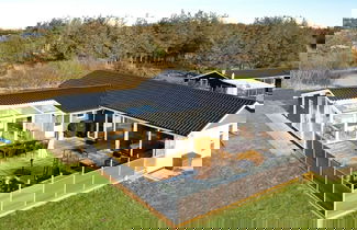 Foto 1 - 8 Person Holiday Home in Lokken