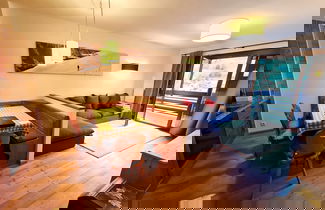 Foto 1 - Apartment With Balcony and Mountain Views