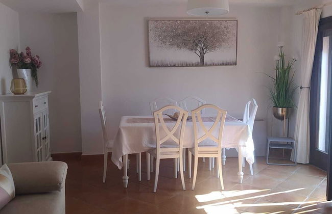 Stylish House, Patio, Pool, Mountains, Stunning White Village, sea 20 Mins Away - Foto 13