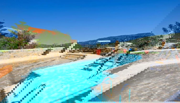 Foto 1 - Countryside Apartment 2 With Shared Swimming Pool