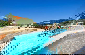 Foto 1 - Countryside Apartment 2 With Shared Swimming Pool